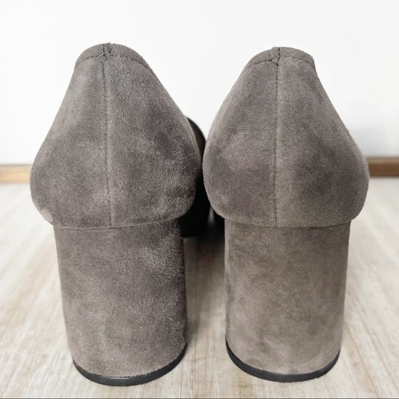 ✖️SOLD✖️•ANN TAYLOR• Gray Suede Cordelia Pumps w/Chain Detail - Picture 10 of 13